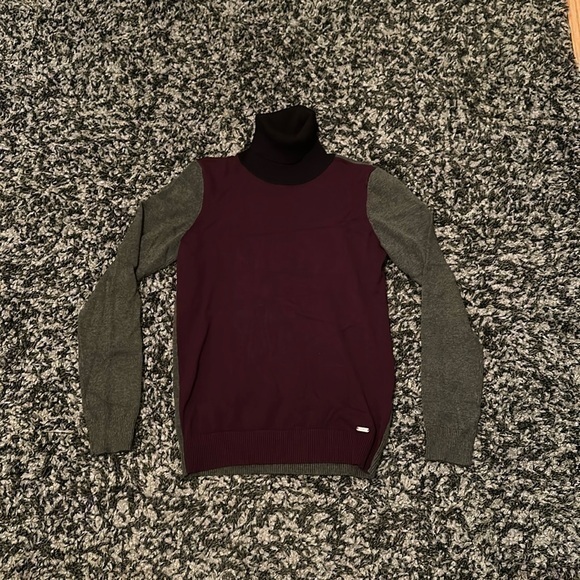Calvin Klein Turtleneck - Picture 1 of 4